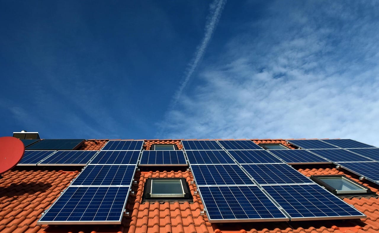 Saulės modulių montavimas ant stogo. Švari Energija patarimai